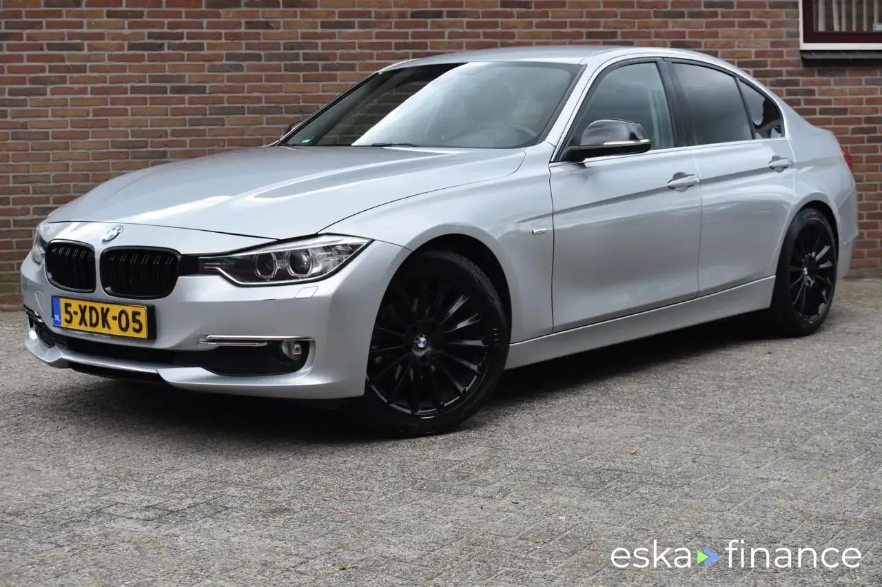 Lízing Sedan BMW 320 2014