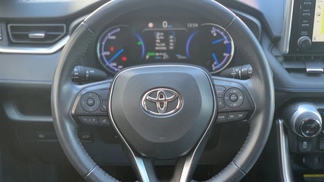 SUV Toyota RAV4 2020