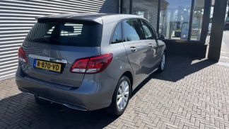 Lízing Hatchback MERCEDES B 180 2016