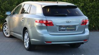 Lízing Sedan Toyota Avensis 2011