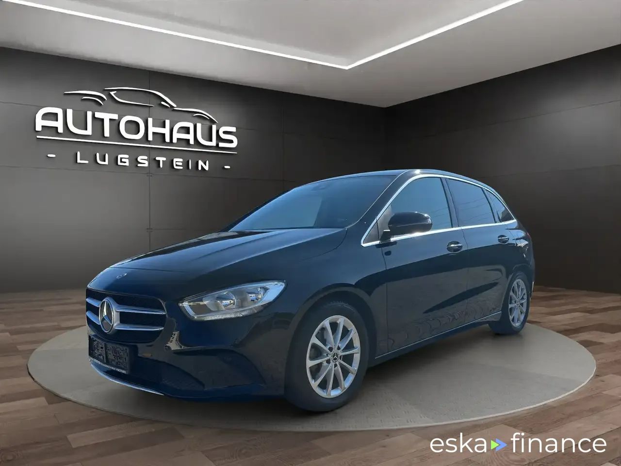 Lízing Hatchback MERCEDES B 180 2019