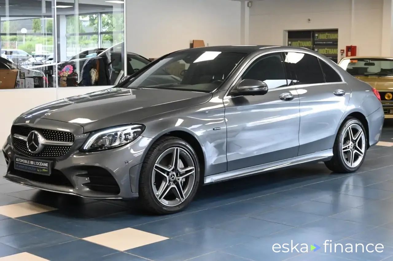 Lízing Sedan MERCEDES C 300 2020