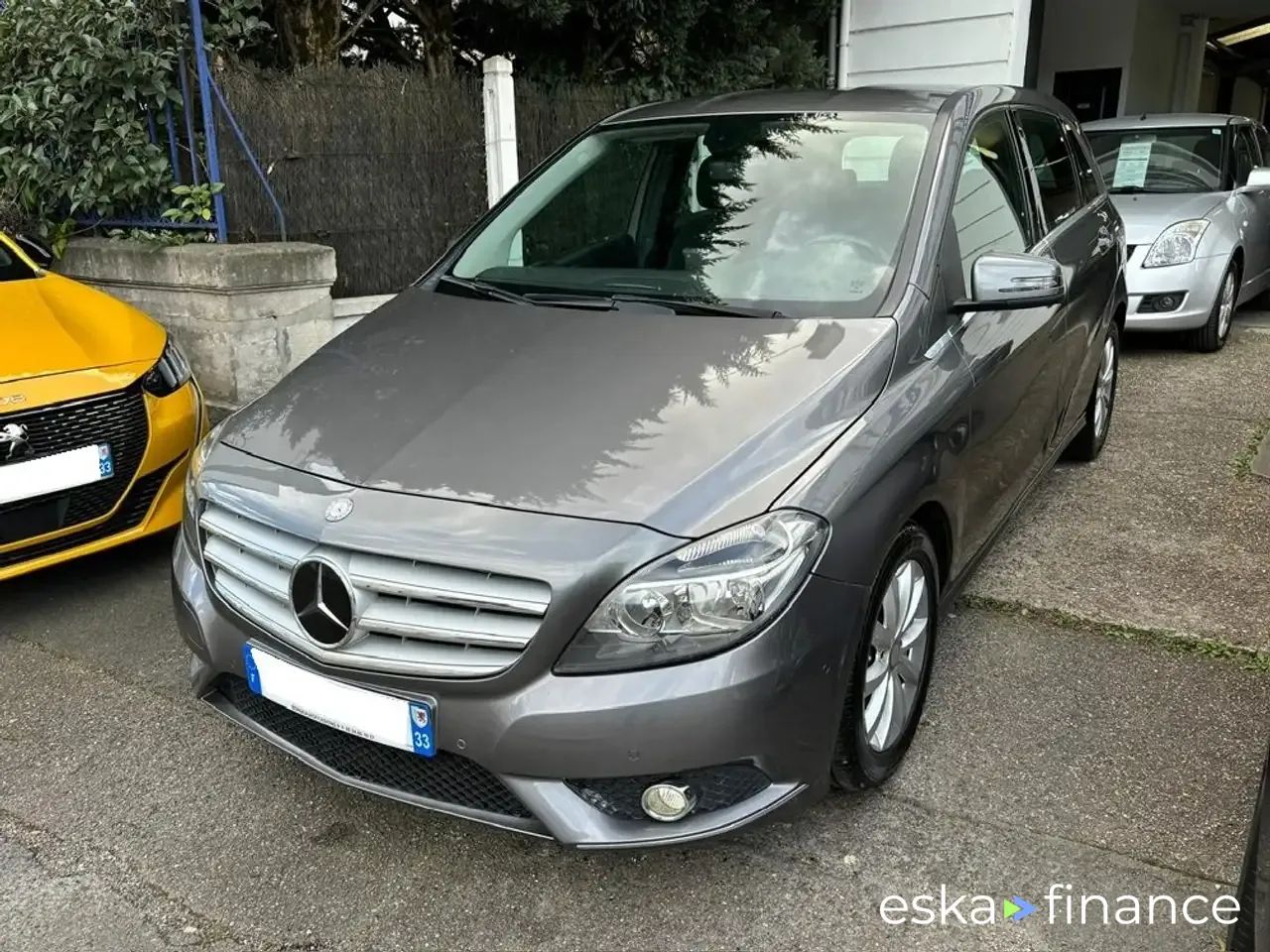 Leasing Hatchback MERCEDES B 180 2014