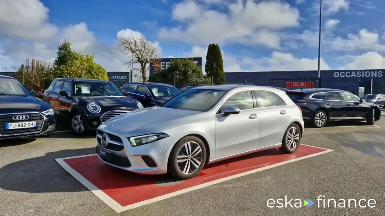 Financování Sedan MERCEDES A 200 2020