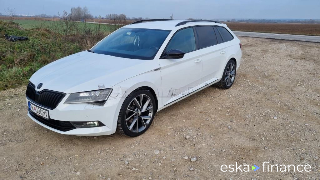 Wóz Skoda SUPERB COMBI 2017