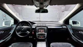 Lízing Hatchback MERCEDES R 350 2011