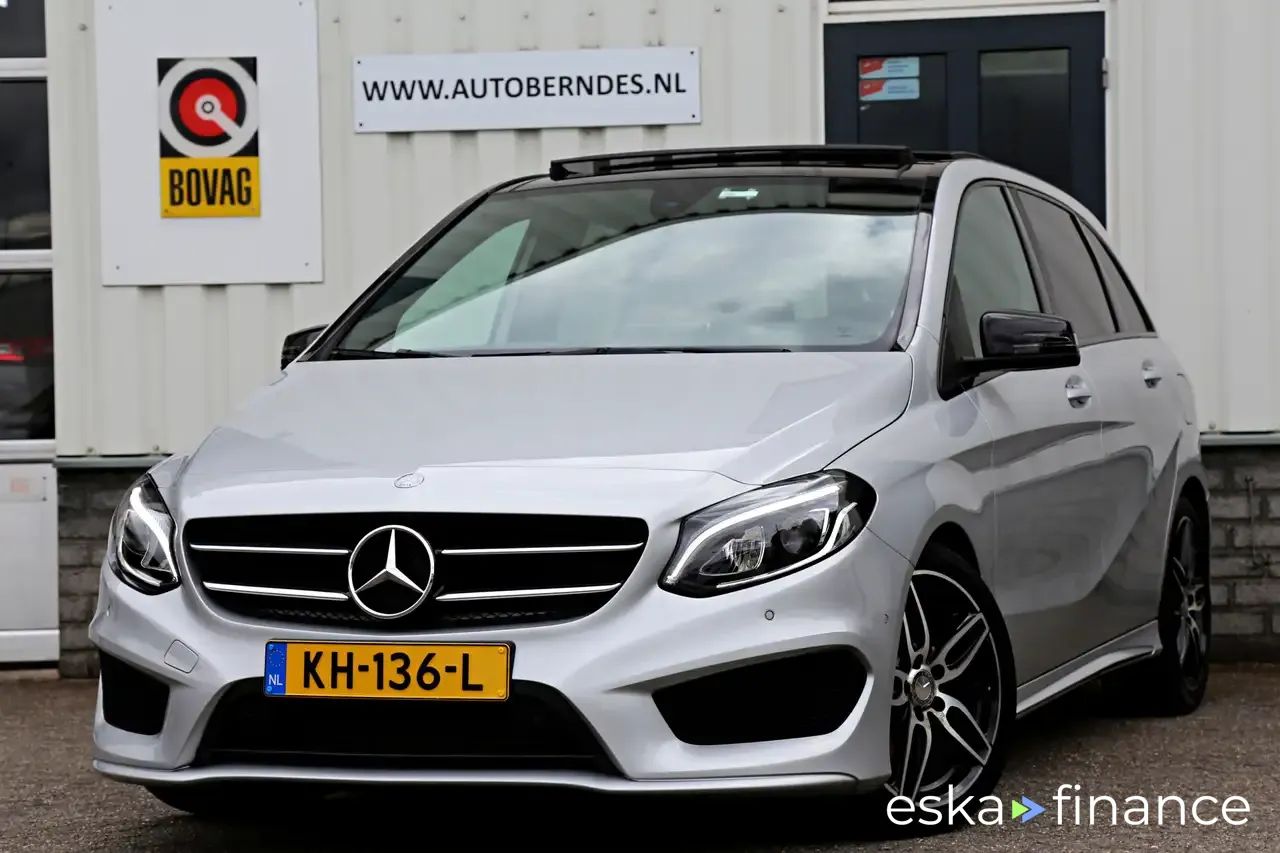 Lízing Hatchback MERCEDES B 180 2016