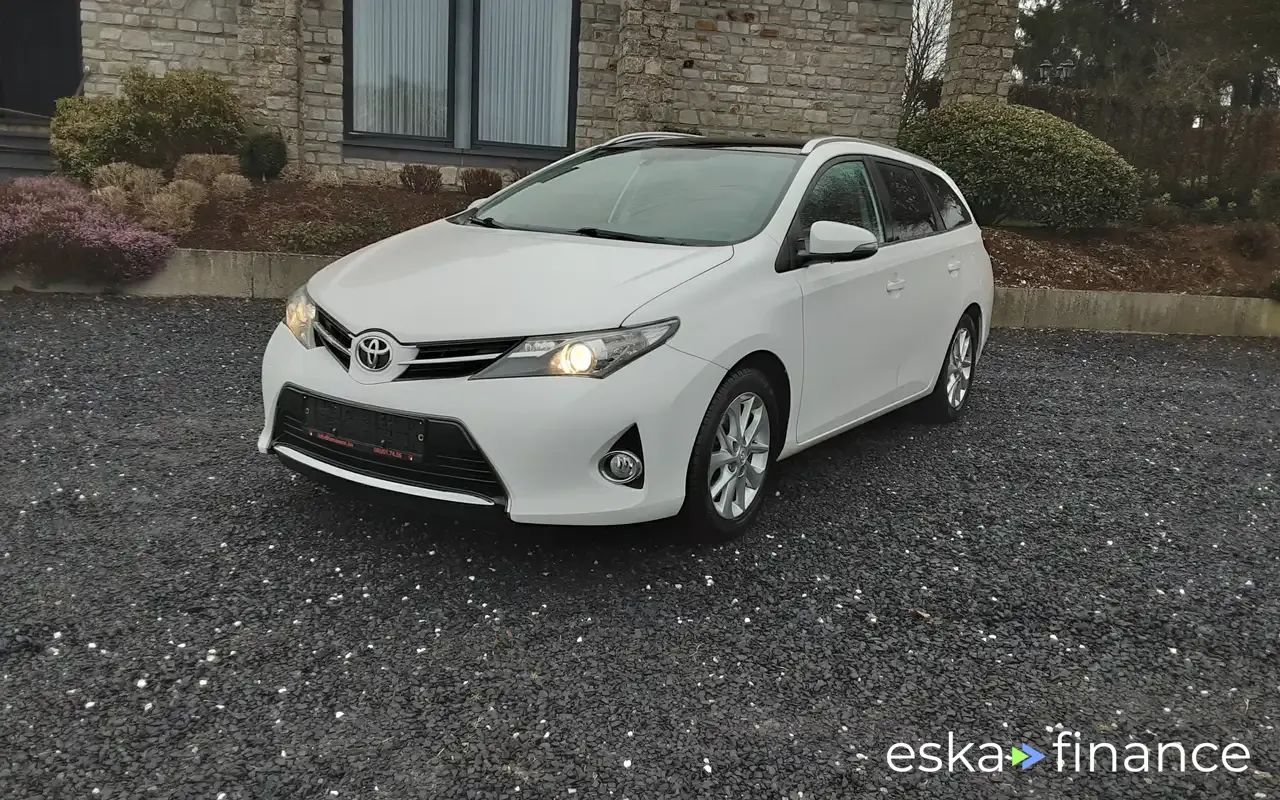 Leasing Wagon Toyota Auris 2014