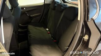 Lízing Hatchback Peugeot 208 2013