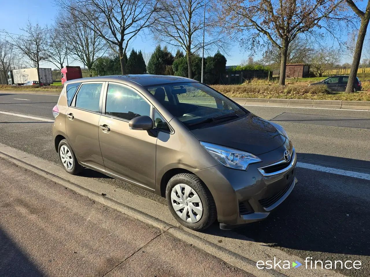 Leasing Hatchback Toyota Verso-S 2015
