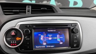 Lízing Sedan Toyota Yaris 2012