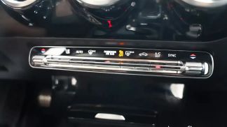 Lízing Sedan MERCEDES A 200 2019