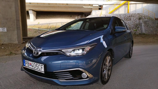 Lízing Hatchback Toyota Auris 2015