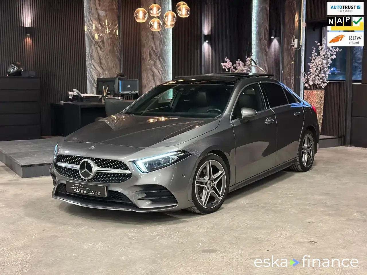 Lízing Sedan MERCEDES A 180 2019