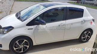 Lízing Hatchback Toyota Yaris 2011