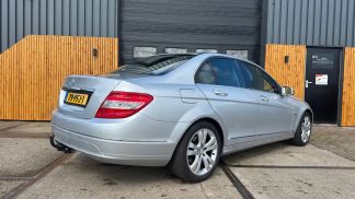 Lízing Sedan MERCEDES C 180 2011