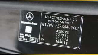 Lízing Hatchback MERCEDES V 300 2024