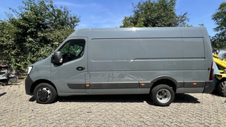 Zamknięta ciężarówka Renault Master 2022