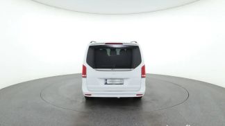 Lízing Hatchback MERCEDES V 300 2023