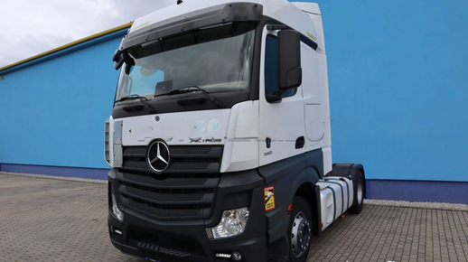 MERCEDES 1851 2021