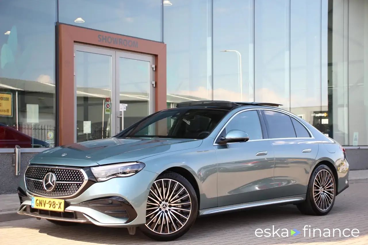 Lízing Sedan MERCEDES E 300 2024