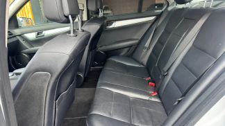 Lízing Sedan MERCEDES C 180 2011