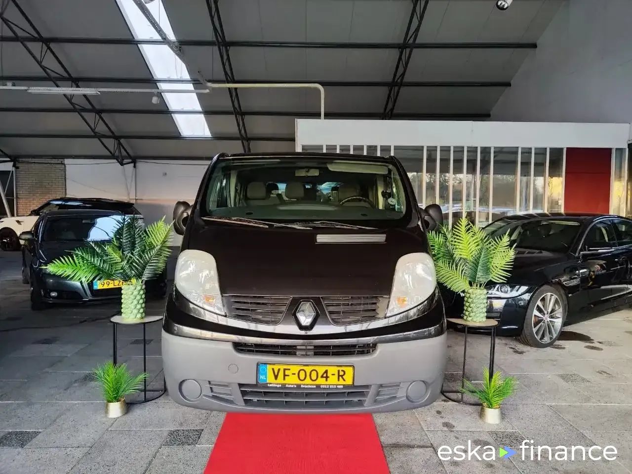 Lízing Sedan Renault Trafic 2013