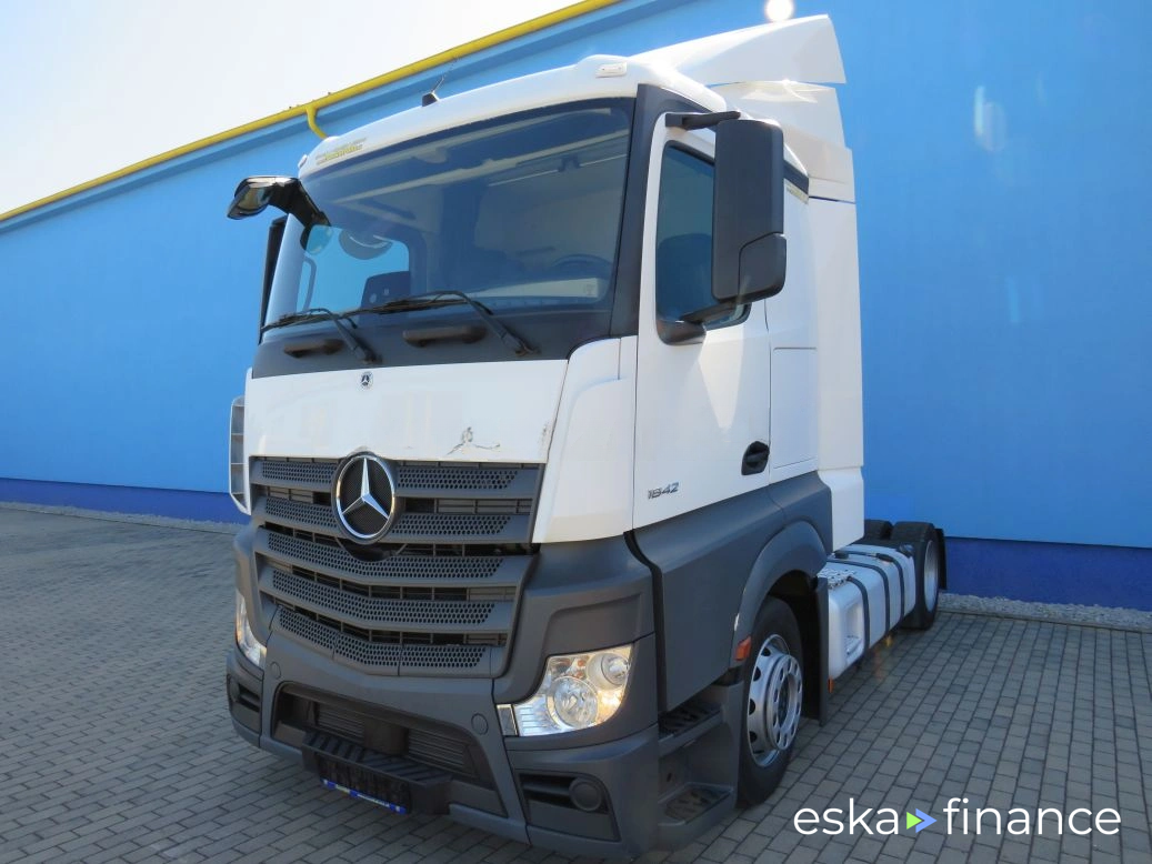 Leasing Tractor unit MERCEDES 1842 2019