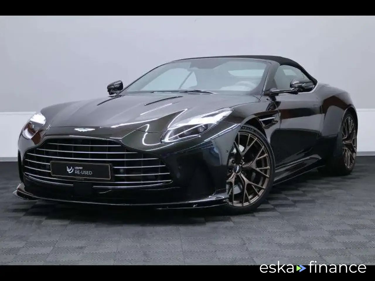 Leasing Convertible Aston Martin DB12 2024