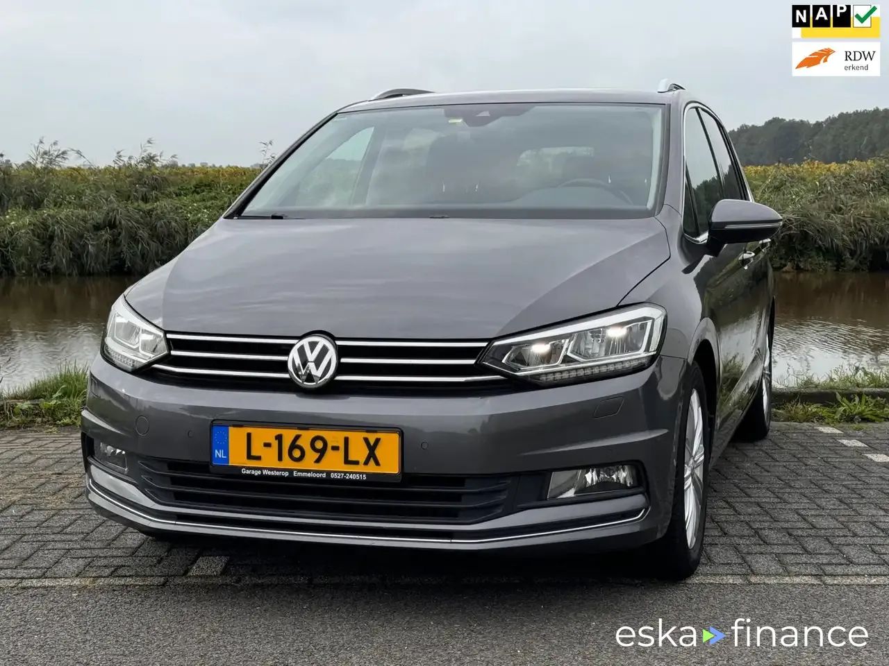 Passenger transport Volkswagen Touran 2016