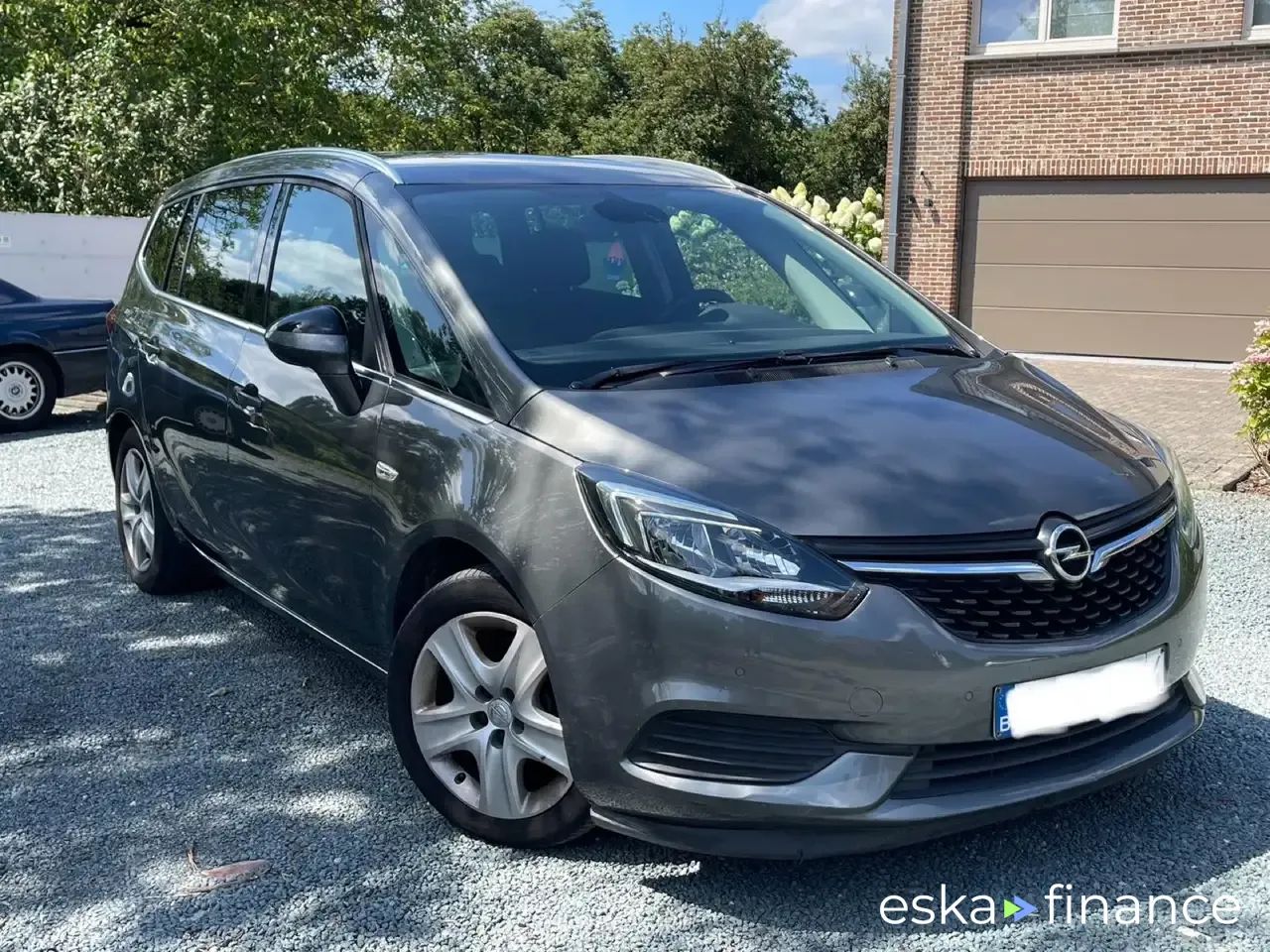 Leasing Le transport des passagers Opel Zafira Tourer 2018