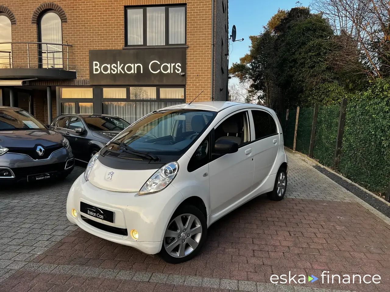 Leasing Sedan Peugeot iOn 2015