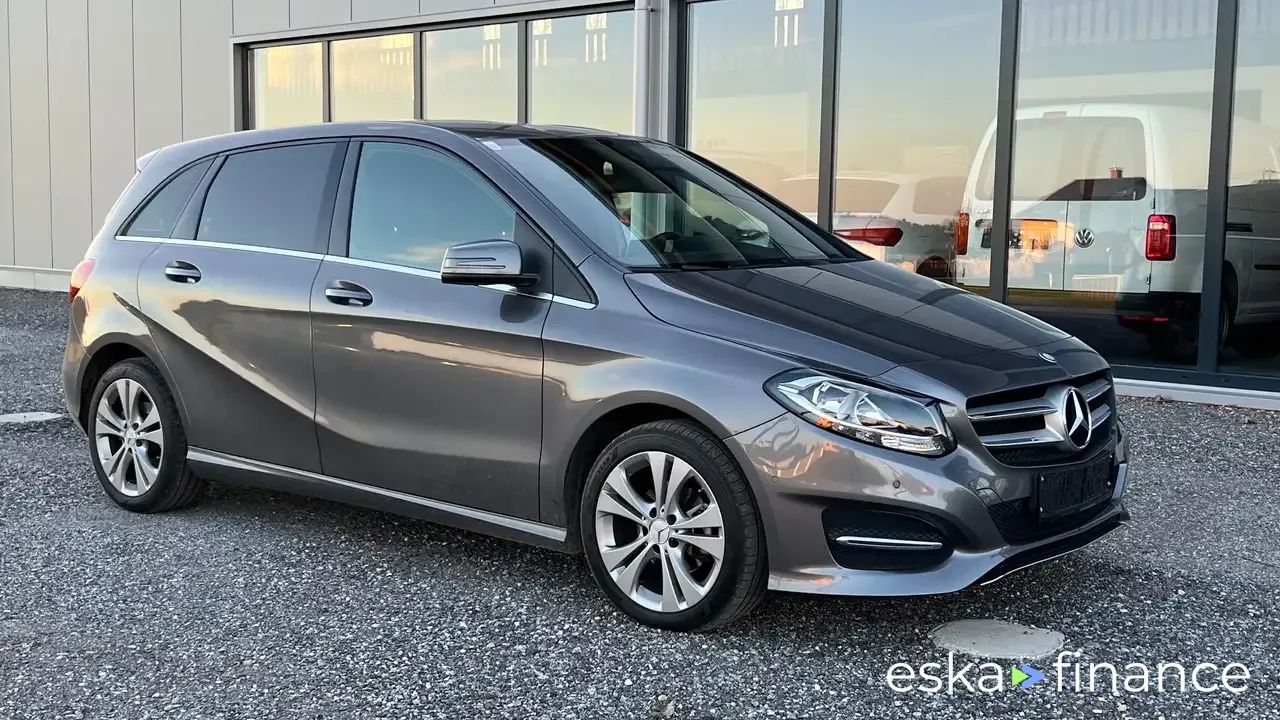 Finansowanie Transport pasażerów MERCEDES B 180 2014