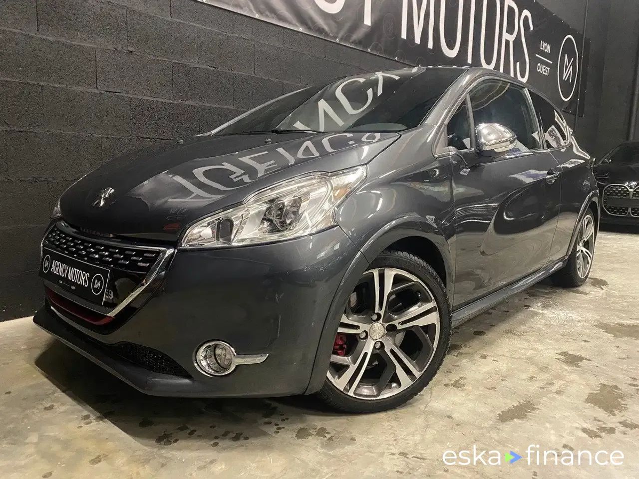Lízing Hatchback Peugeot 208 2013