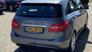 Lízing Hatchback MERCEDES B 180 2013
