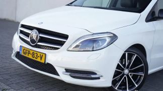 Lízing Hatchback MERCEDES B 180 2013