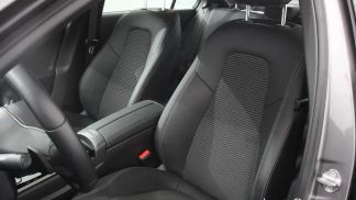 Lízing Sedan MERCEDES A 200 2021