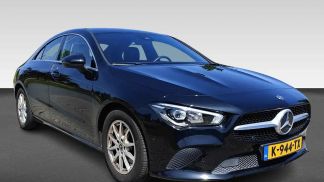Lízing Sedan MERCEDES CLA 180 2021