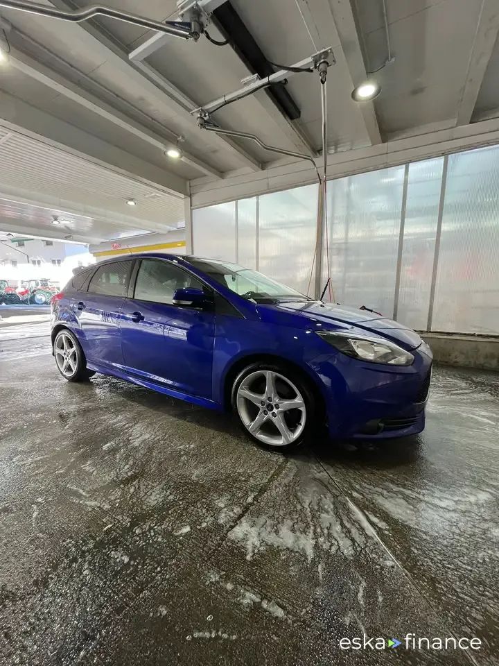 Lízing Sedan Ford Focus 2014