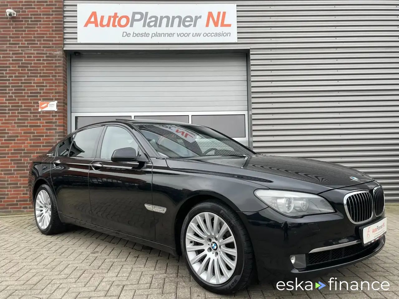 Lízing Sedan BMW 750 2010
