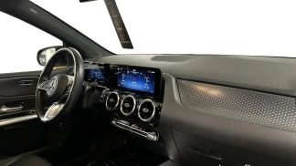 Lízing Hatchback MERCEDES B 180 2023