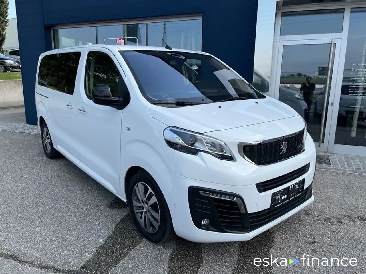 Leasing Hatchback Peugeot Traveller 2022