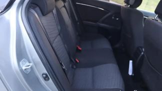 Lízing Sedan Toyota Avensis 2011