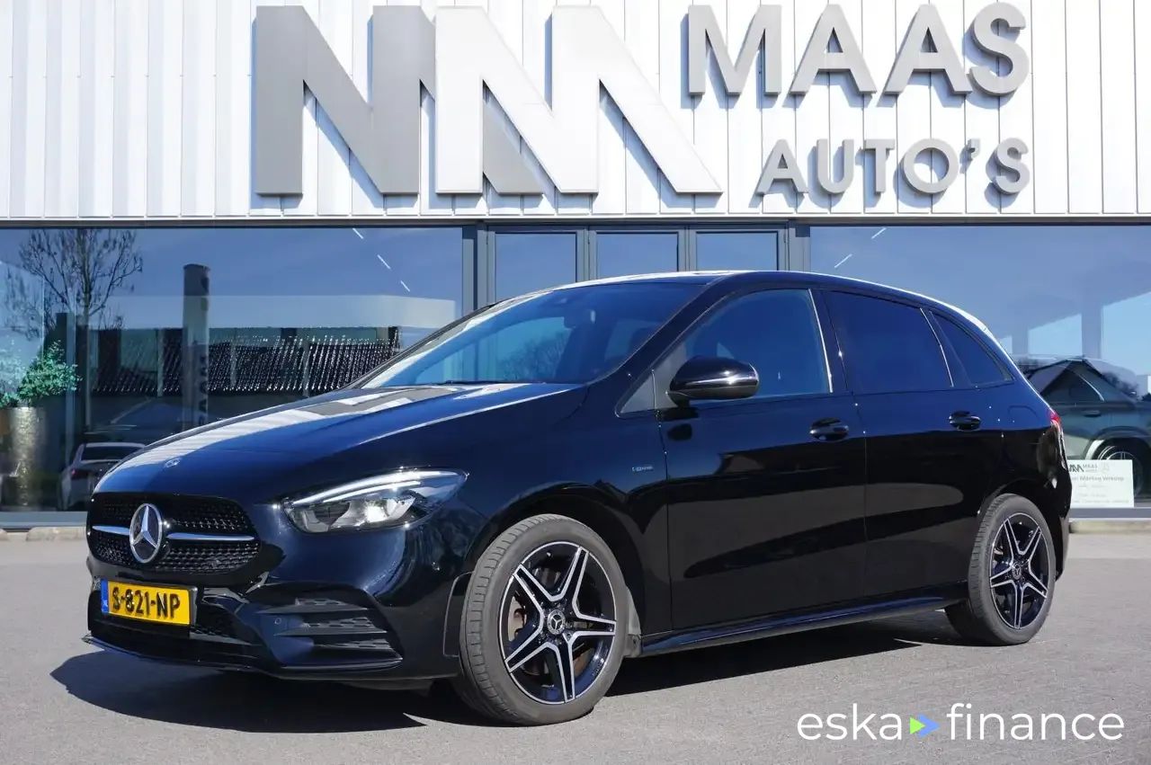 Lízing Hatchback MERCEDES B 250 2020