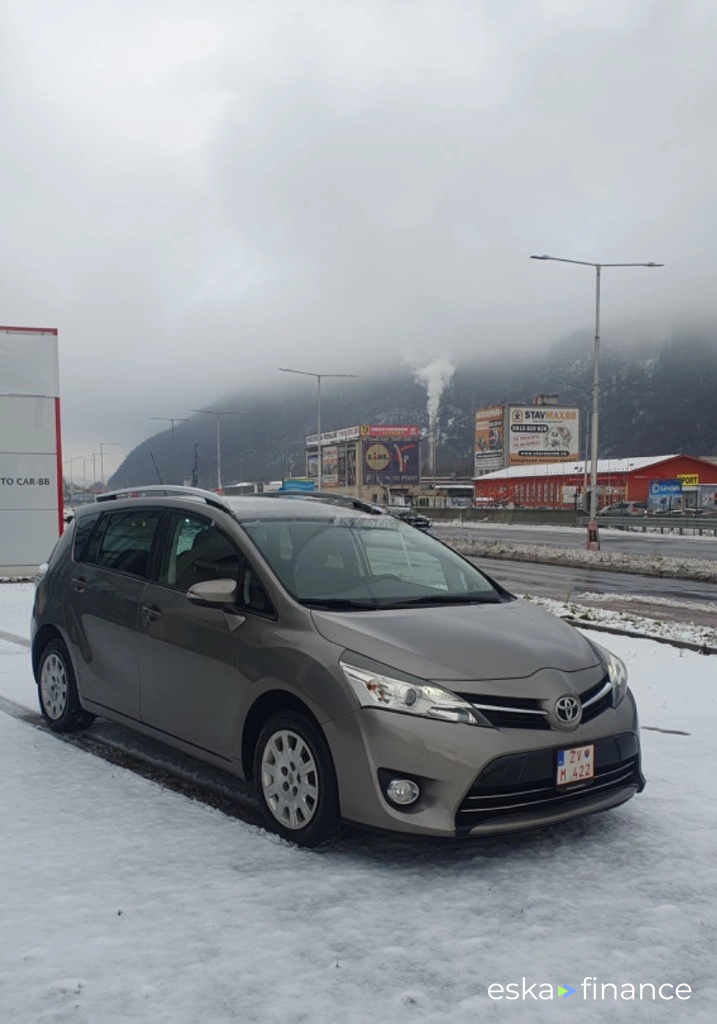 Leasing Wagon Toyota Verso 2016