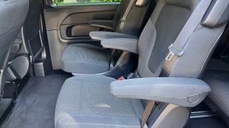 Leasing Hatchback MERCEDES V 220 2024