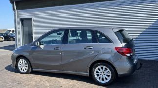 Lízing Hatchback MERCEDES B 180 2016