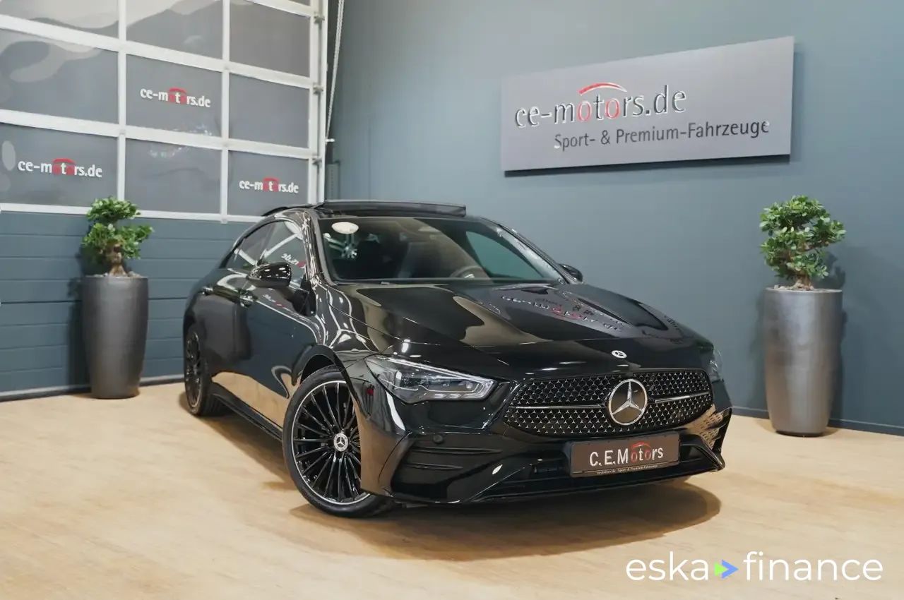 Lízing Sedan MERCEDES CLA 200 2023