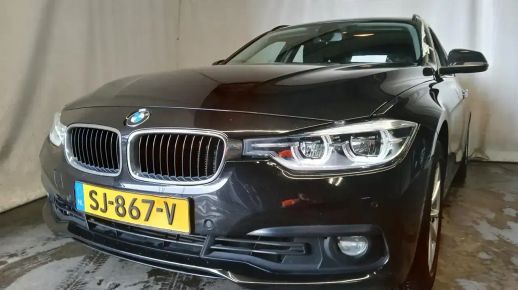 BMW 318 2018