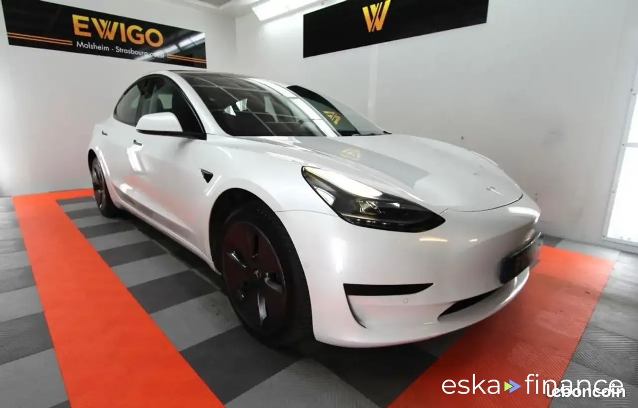 Lízing Sedan Tesla Model 3 2021